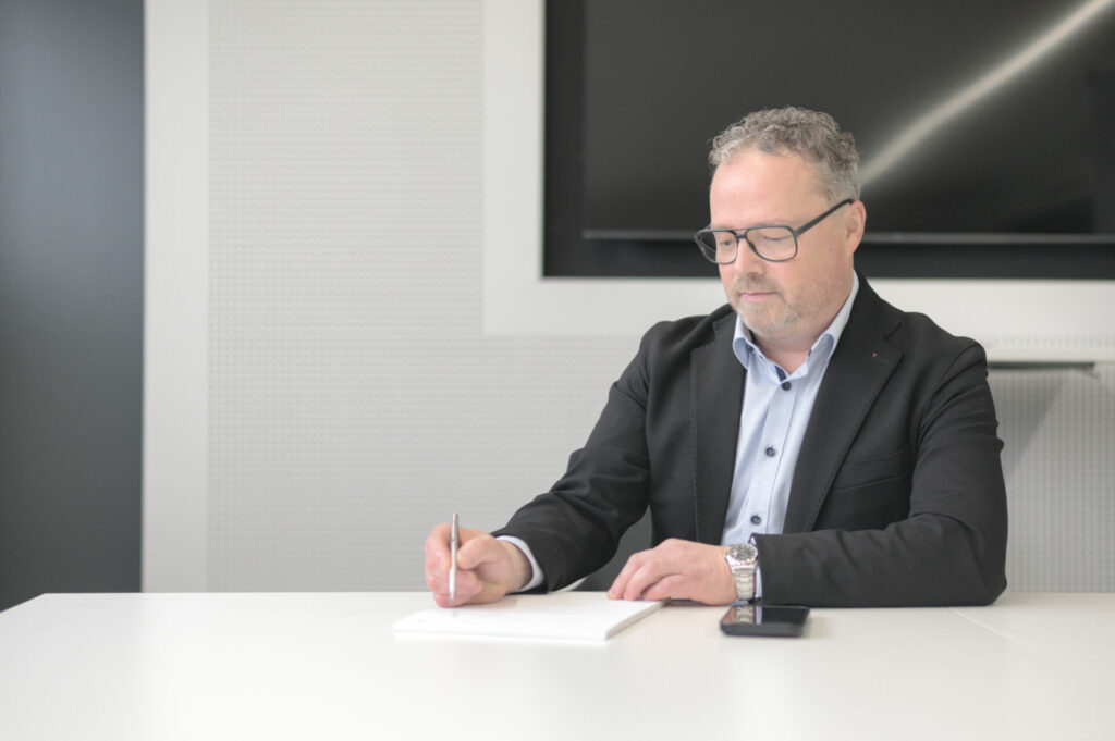 Team 3 Team svg+xml;charset=utf