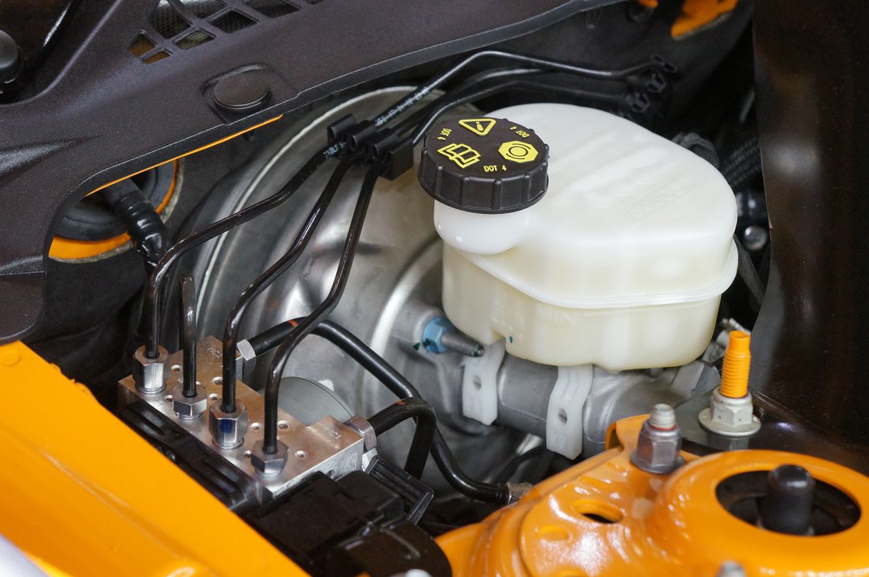 Cosa succede se la mia auto finisce il liquido dei freni? braking system blog images 2021 08 fcac web bsro