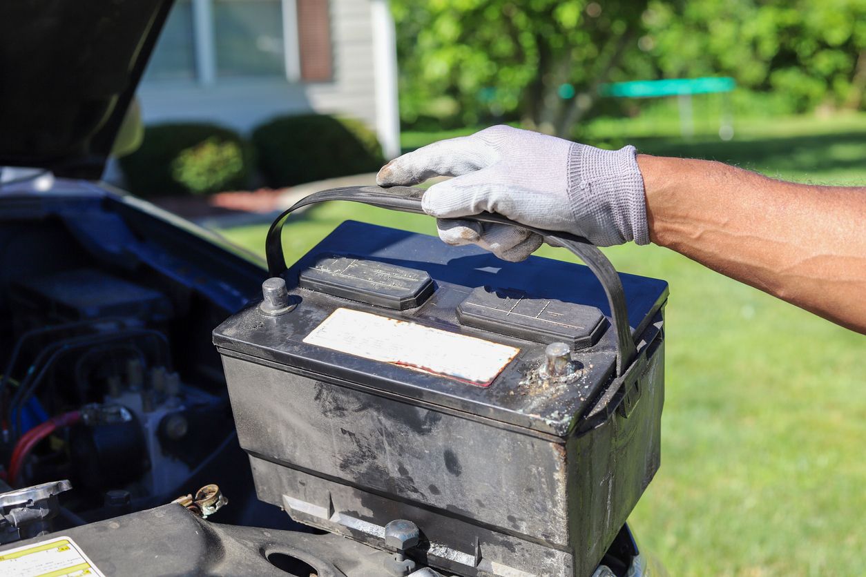 Scopri quando è il momento giusto per sostituire la batteria dell'auto e prevenire problemi di avviamento